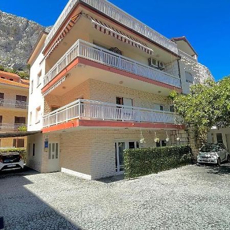 Apartments Neven 奥米什 外观 照片