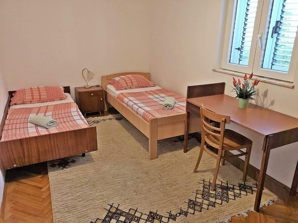 Apartments Neven 奥米什 外观 照片